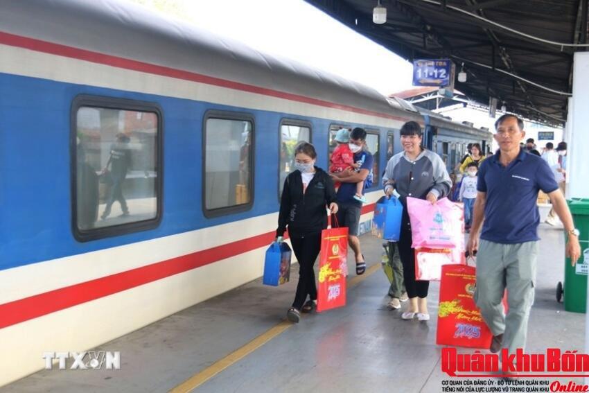 Bộ Nội vụ: Không có chủ trương hoán đổi ngày nghỉ dịp Giỗ Tổ, 30/4 và 1/5