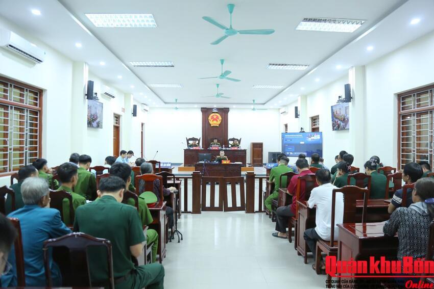 Tòa án quân sự hai cấp Quân khu 4 phối hợp tổ chức phiên tòa xét xử, rút kinh nghiệm