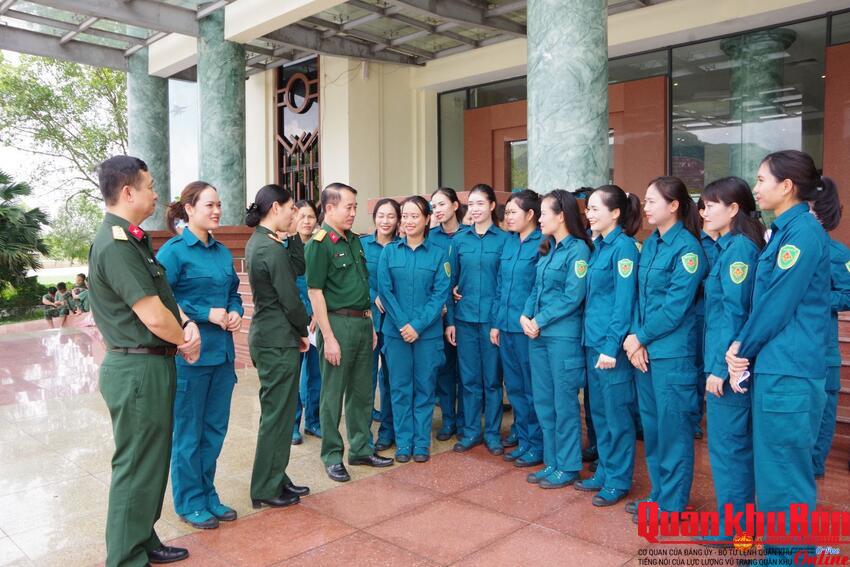 Thăm động viên cán bộ, chiến sỹ tham gia diễu binh, diễu hành kỷ niệm 80 năm ngày Quốc khánh nước Cộng hòa xã hội chủ nghĩa Việt Nam