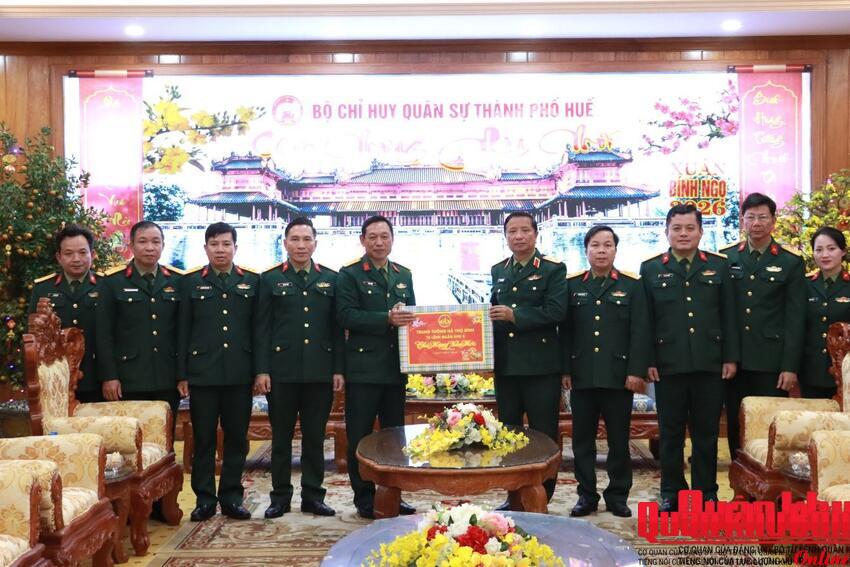 Trung tướng Hà Thọ Bình, Tư lệnh Quân khu 4 thăm chúc Tết các đơn vị trên địa bàn thành phố Huế