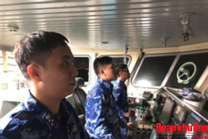 Tàu cá bị chìm, 8 người gặp nạn trên biển Hà Tĩnh