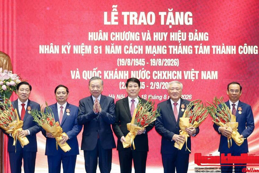 5 nguyên Ủy viên Bộ Chính trị nhận Huân chương Hồ Chí Minh