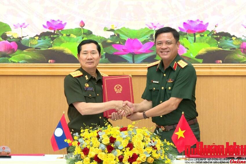 Việt Nam - Lào tăng cường hợp tác quốc phòng, củng cố đoàn kết đặc biệt