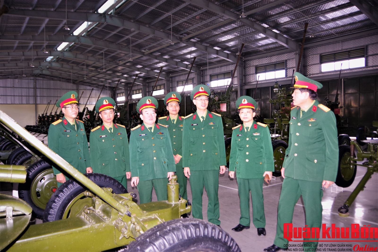 Cục Hậu cần - Kỹ thuật Quân khu 4 kiểm tra tại Kho Kỹ thuật K2