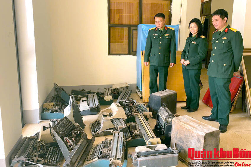 Bảo tàng Quân khu 4 tiếp nhận 28 hiện vật quý