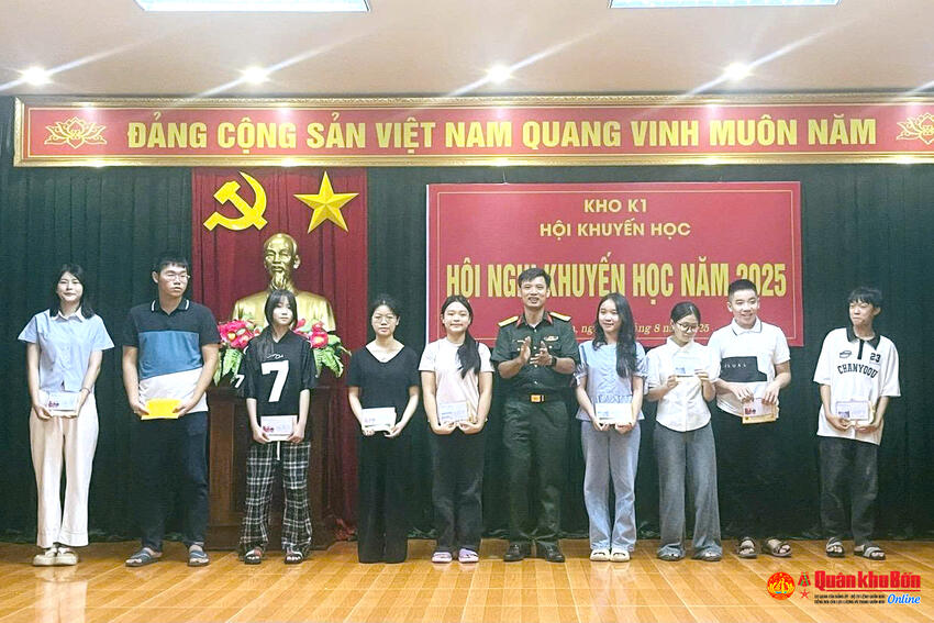 Kho K1, Cục Hậu cần - Kỹ thuật Quân khu 4: Tuyên dương, tặng thưởng học sinh có thành tích cao trong học tập