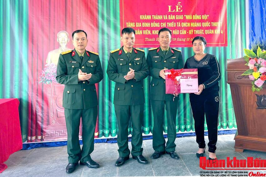 Kho K1 (Cục Hậu cần - Kỹ thuật Quân khu 4) bàn giao “Nhà đồng đội” cho quân nhân khó khăn