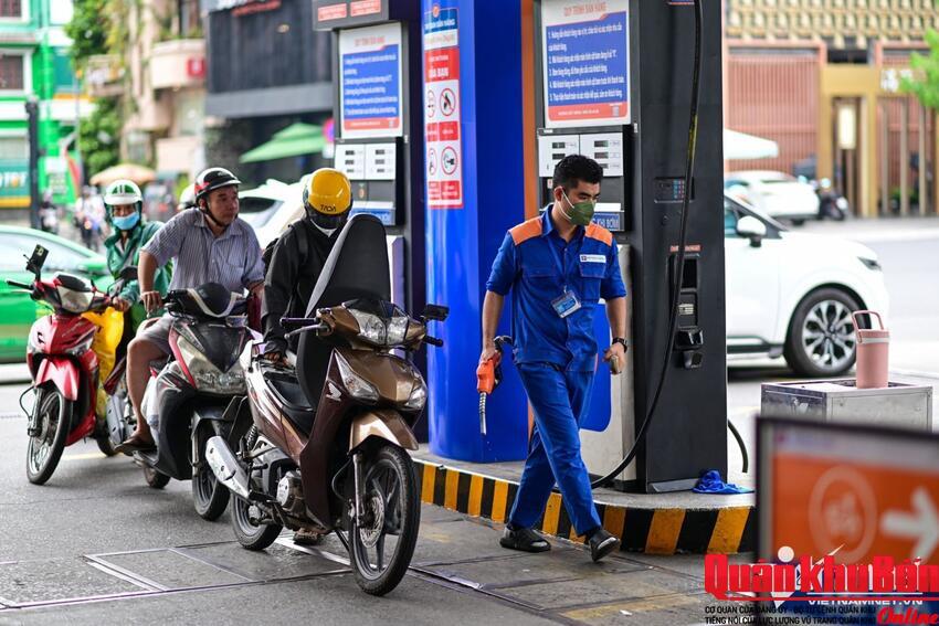 Thủ tướng: Không để tình trạng cửa hàng xăng dầu dừng bán hàng không lý do
