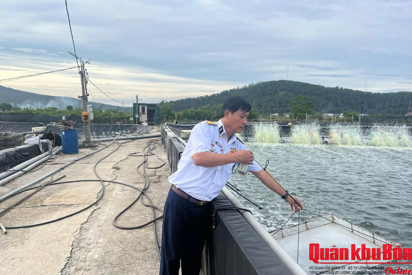 Cựu binh làm giàu từ nuôi tôm