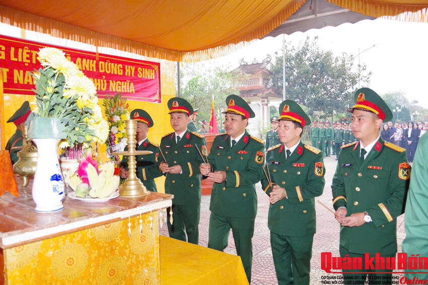 Sư đoàn 968 (Quân khu 4) phối hợp truy điệu và an táng hài cốt liệt sĩ