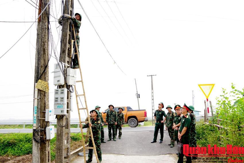 Lữ đoàn Thông tin 80 (Quân khu 4) triển khai tuyến cáp quang băng rộng