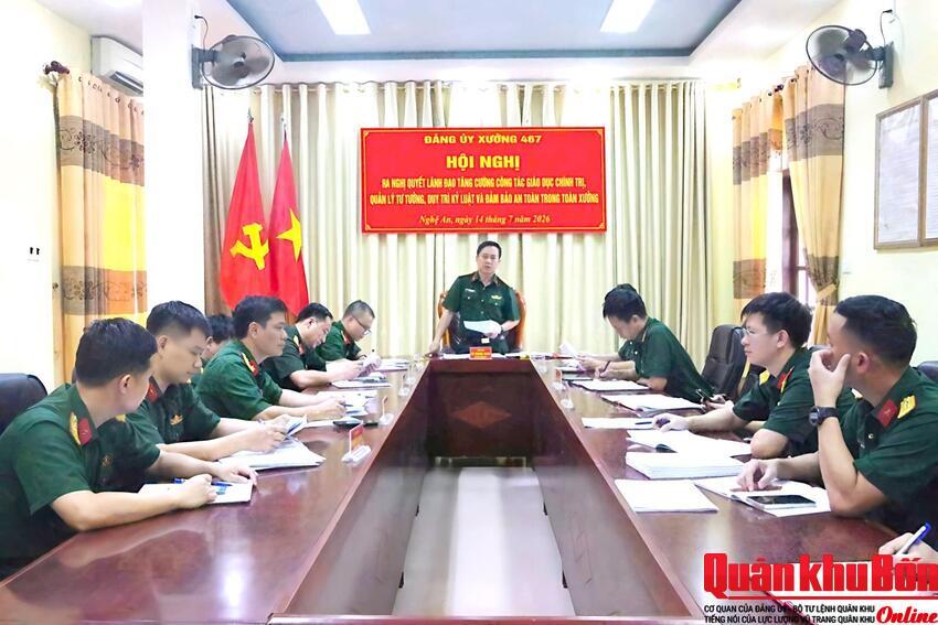 Xưởng 467 (Cục Hậu cần - Kỹ thuật Quân khu 4): Tăng cường công tác giáo dục chính trị, quản lý tư tưởng, duy trì kỷ luật và bảo đảm an toàn