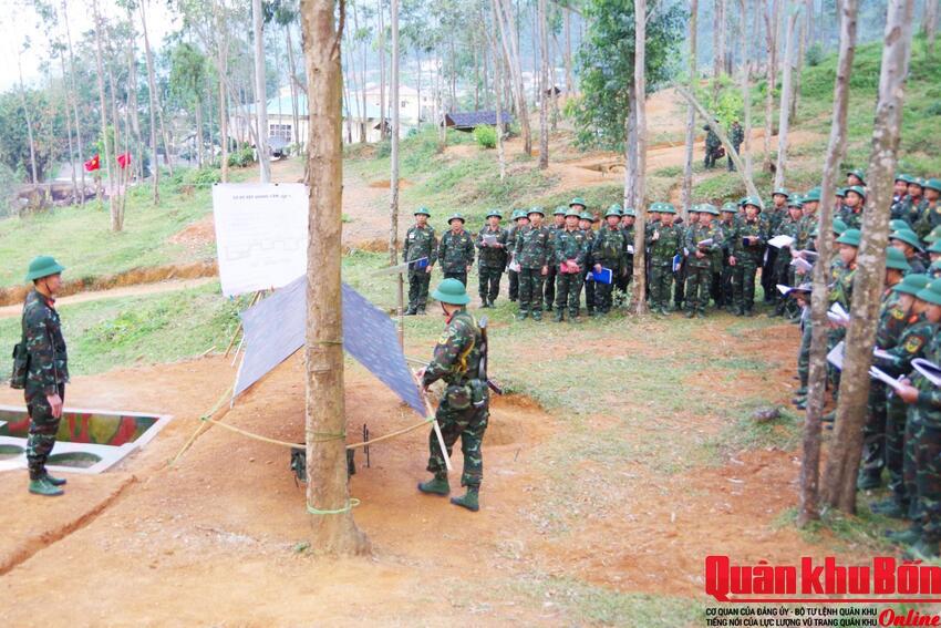 Trường Quân sự Quân khu 4 tổ chức tập huấn cán bộ năm 2026