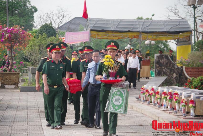 Huyện Triệu Phong (Quảng Trị) truy điệu và an táng hai hài cốt liệt sĩ