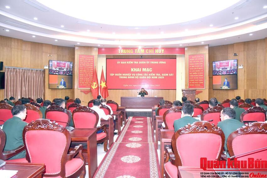“Trung thành vô hạn, giữ vững tính Đảng, công minh, chính xác”