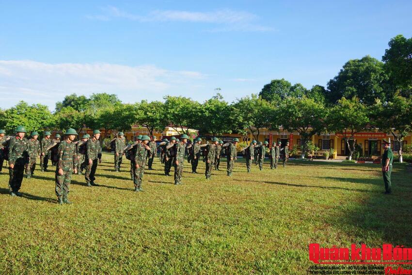 Bộ Chỉ huy Quân sự thành phố Huế xuất quân làm nhiệm vụ xây dựng trường học tại xã A Lưới 4