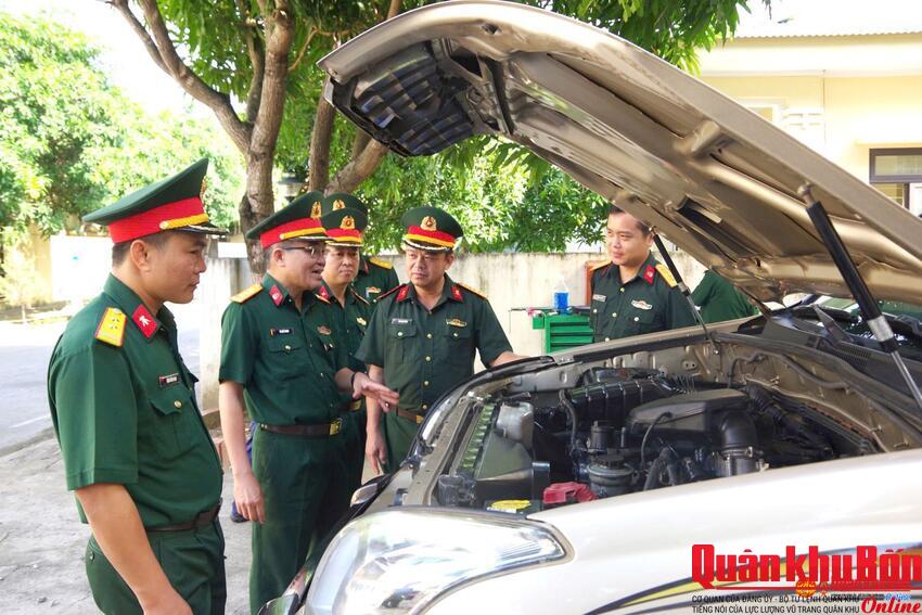 Cục Xe - Máy (Tổng cục Kỹ thuật): Kiểm tra tại Quân khu 4
