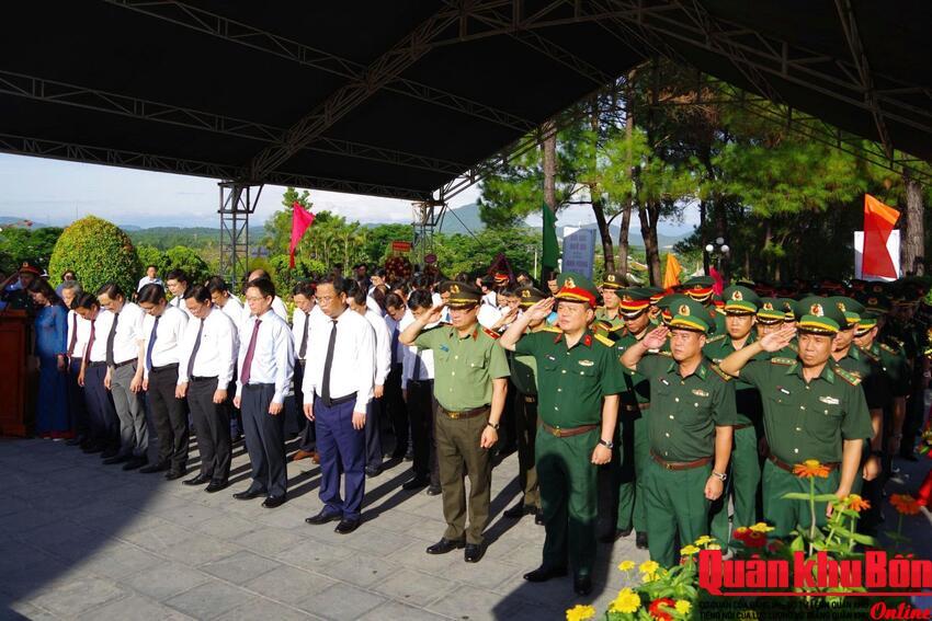 Bộ đội Biên phòng thành phố Huế tổ chức nhiều hoạt động tri ân các anh hùng liệt sĩ