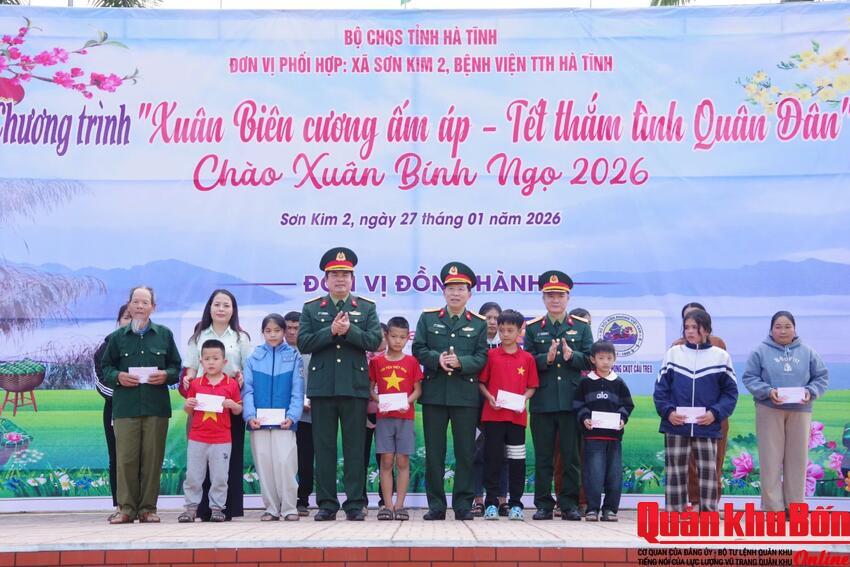 Nồng ấm nghĩa tình “Xuân biên cương ấm áp - Tết thắm tình quân dân” ở Hà Tĩnh