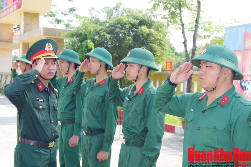 Tân binh nhanh chóng hòa nhập môi trường quân ngũ