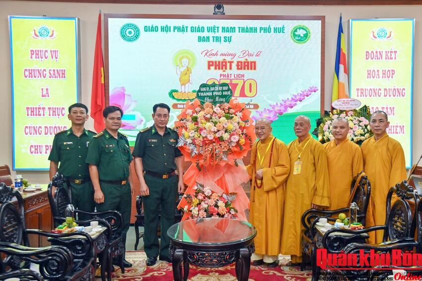 Bộ đội Biên phòng thành phố Huế chúc mừng Đại lễ Phật đản Phật lịch 2570