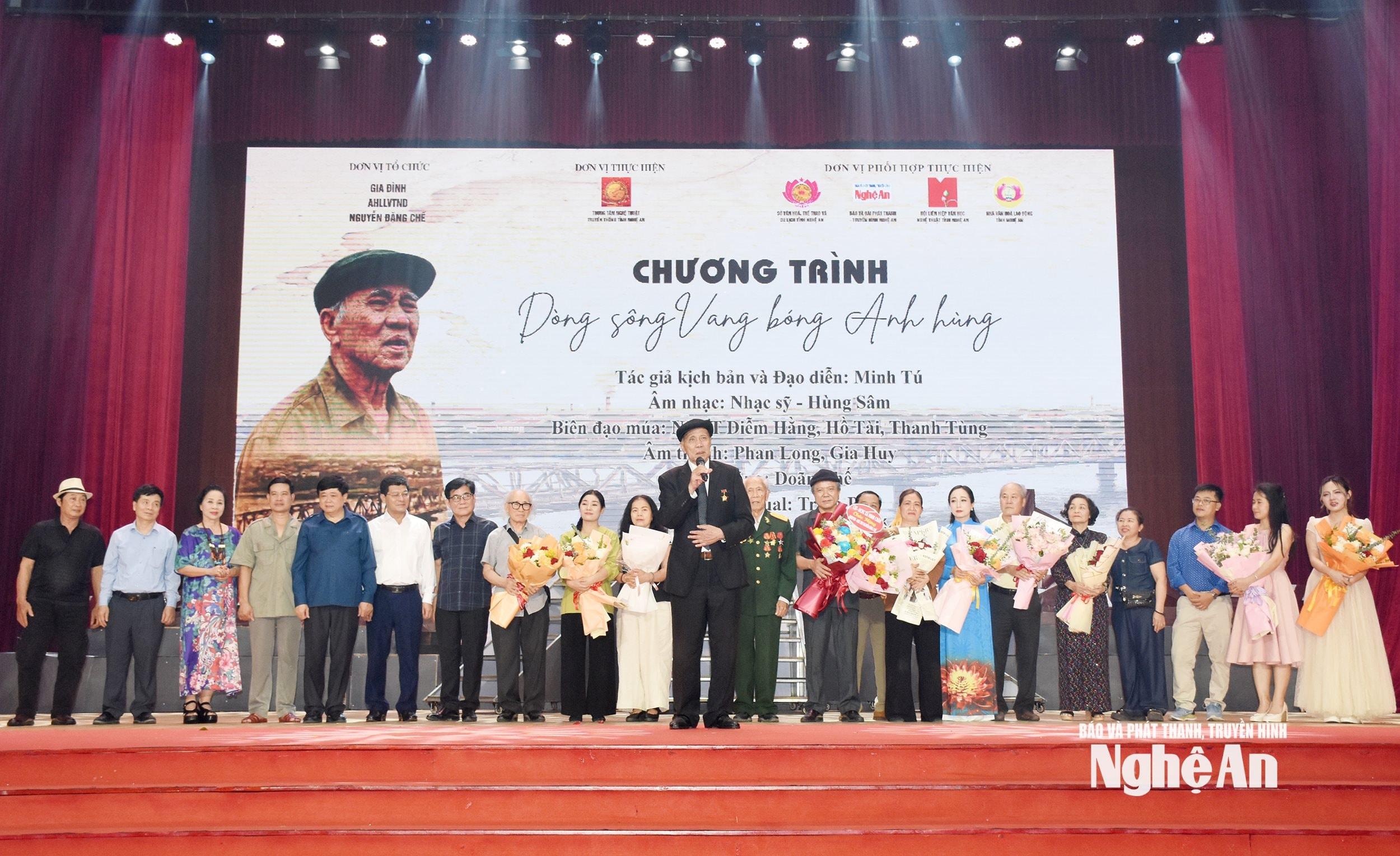 Anh hùng lực lượng vũ trang nhân dân Nguyễn Đăng Chế cảm ơn các cơ quan, đơn vị và toàn thể khán giả đã góp phần làm nên sự thành công của Chương trình nghệ thuật