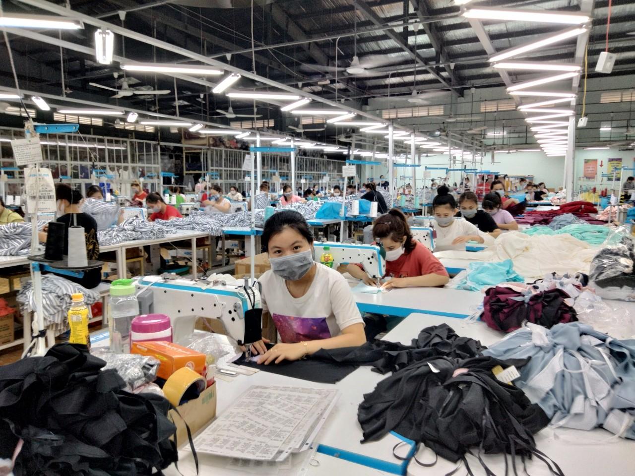 Công nhân lao động Công ty Á Châu, TP. Bảo Lộc . Ảnh Đức Thiệm